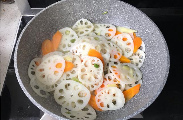 藕片怎么炒才好吃，莲藕如何炒才脆嫩