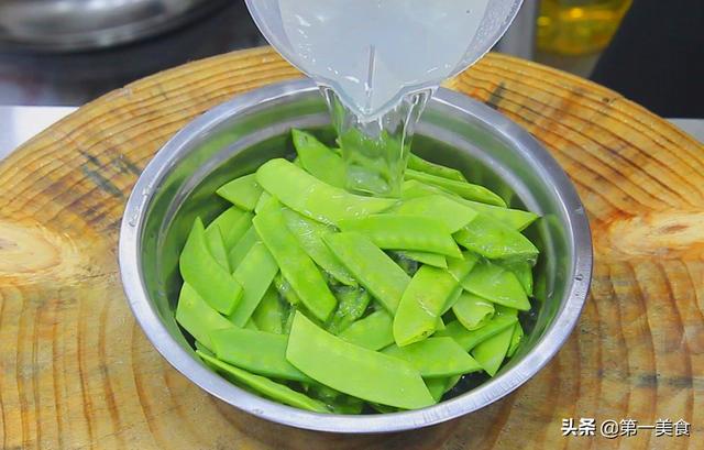 清炒荷兰豆怎么做才好吃窍门，大厨教你清炒荷兰豆