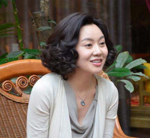 影视演员闫妮个人简历，余男：我们的四十岁不是豆腐渣