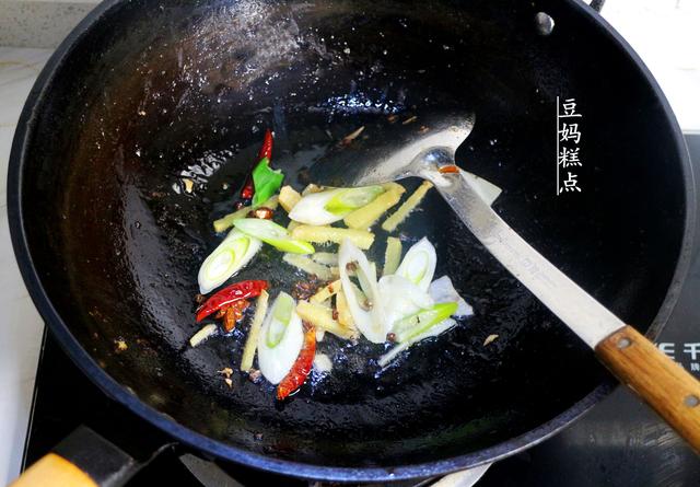 炒鸡肉怎么炒好吃，如何做炒鸡又好吃又简单（鸡肉鲜嫩入味不发柴）