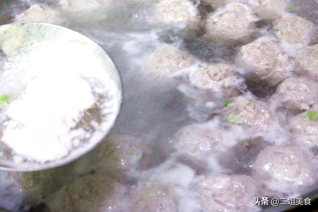 如何汆胡萝卜羊肉丸子，做萝卜汆羊肉丸子