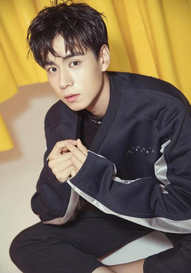 姜潮自曝微博9连拍，姜潮和麦迪娜竟然结婚了