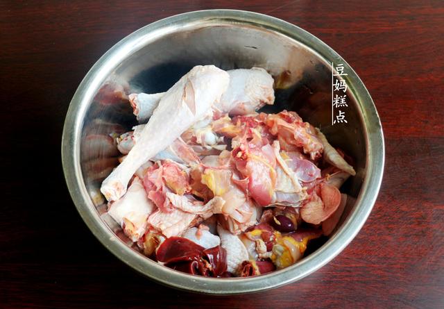 炒鸡肉怎么炒好吃，如何做炒鸡又好吃又简单（鸡肉鲜嫩入味不发柴）