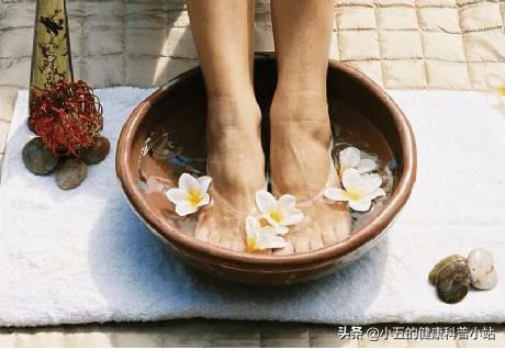 治疗足癣最快最好的办法是什么，用醋泡脚能摆脱足癣吗
