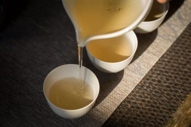 乌岽单丛凤凰鸭屎香价格，极品鸭屎香多少钱一斤呢