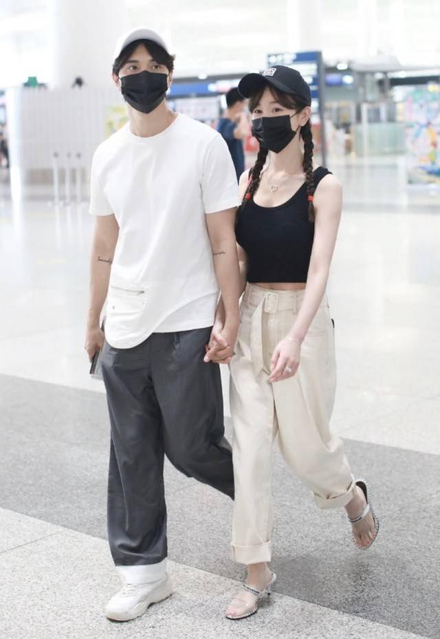 張檬小五現身，兩人感情好到形影不離，網友：真是熱戀中的小情侶 娛樂八卦吃瓜 第5张