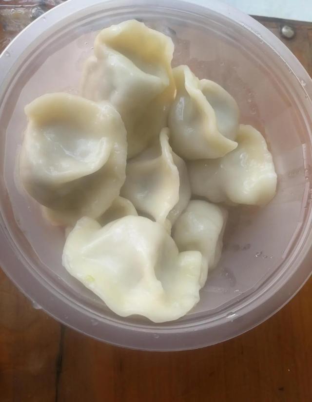 芹菜素馅饺子的做法，一斤芹菜素馅饺子的做法大全（头伏的饺子用这2种菜调馅,比韭菜鲜、比白菜嫩,鲜香不腻全家爱吃）