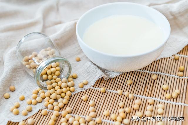 糖尿病可以喝豆浆(糖尿病可以喝豆腐脑吃油条吗)