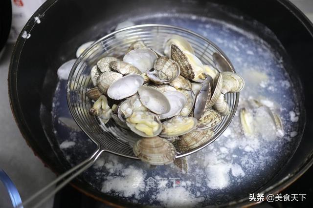 花蛤怎么炒又嫩又香，10分钟上桌鲜美滑嫩
