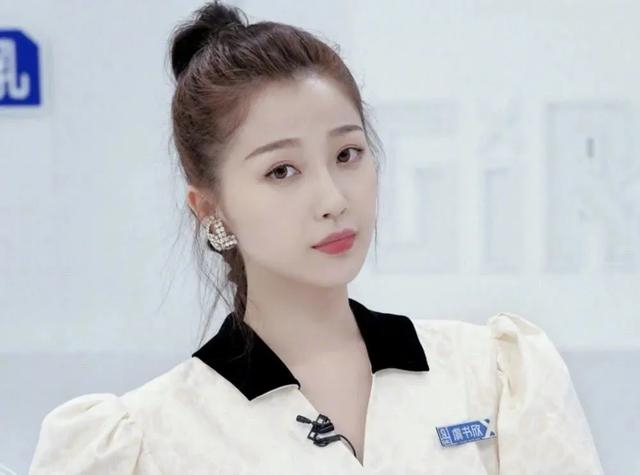 少年感十足的lisa，男女通吃的人间芭比