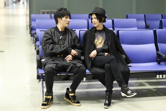 有人骂王思聪吗，被王思聪置顶辱骂三年的男人