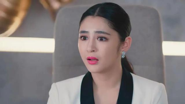 宋威龙林允街头拥吻真的吗，宋威龙和林允谈两场恋爱