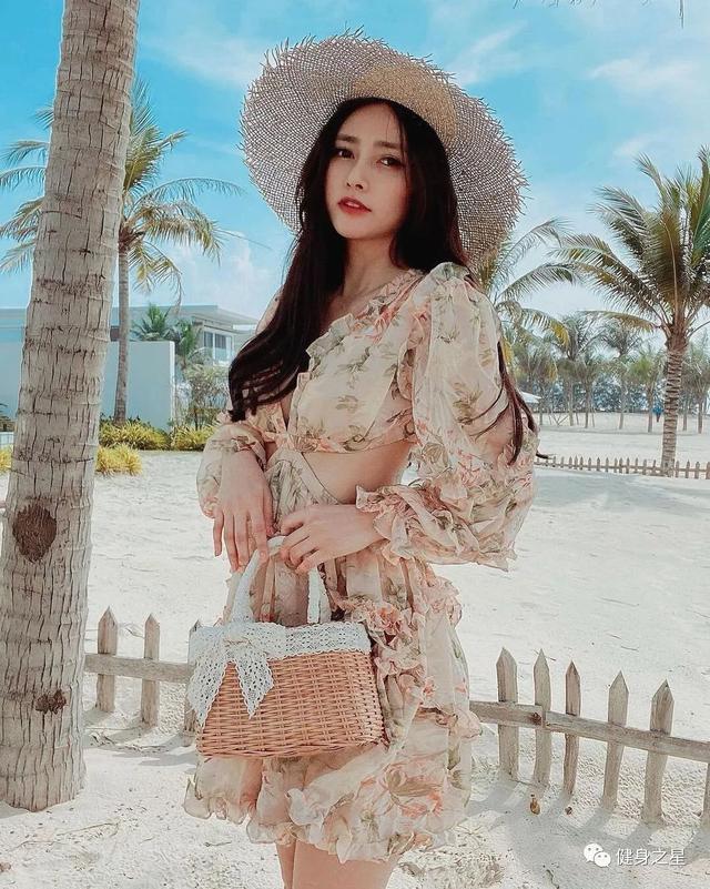 25歲DJ小姐姐，天使面容魔鬼身材，這身材也太能打了吧 街拍正妹 第6张