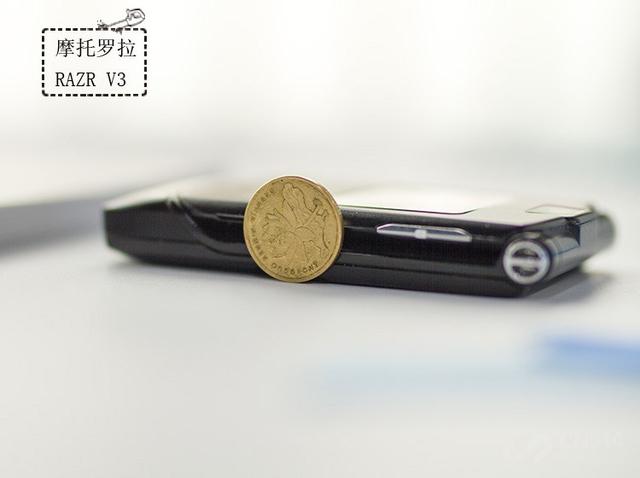 摩托罗拉旋转手机，摩托罗拉v 3翻盖手机（摩托罗拉V系列老机型盘点）