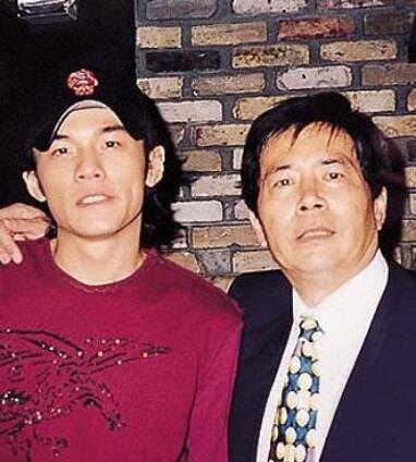 周杰伦的家庭情况和个人资料，含泪与离异父亲和解