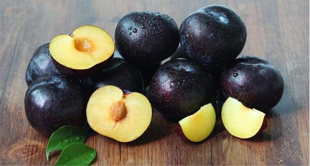 黑布林与黑李有区别吗，被我国改变了身价的水果