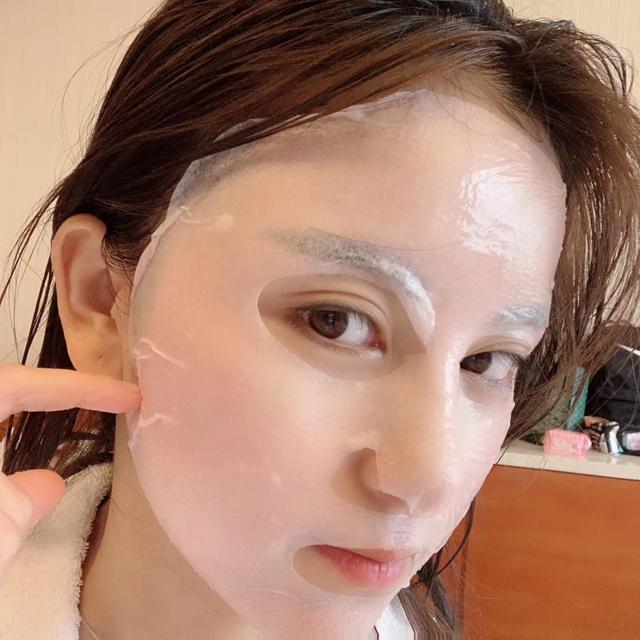 敷面膜有刺痛感，敷面膜有刺痛感是怎么回事（刚敷面膜有疼痛感是因为皮肤过度缺水）
