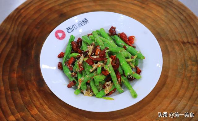 长豆角怎么炒好吃又简单，大厨教你长豆角的新做法