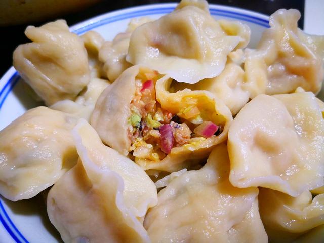 白菜饺子馅的做法，白菜馅饺子怎么做又嫩又好吃（先别放盐和料酒）