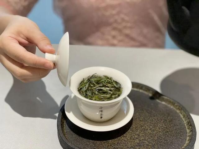 寿眉白茶怎么泡，如何冲泡白茶寿眉（图解白茶寿眉冲泡完整流程）