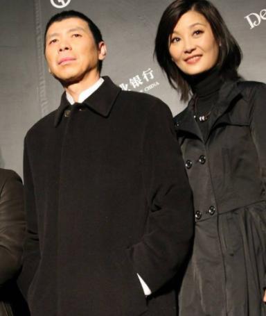 徐帆是怎么认识冯小刚的，为何嫁给了二婚的冯小刚