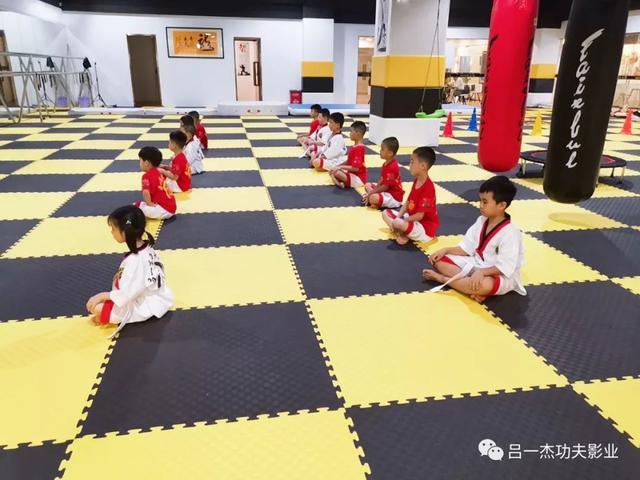 合肥吕一杰双节棍，吕一杰双节棍教练员培训寒假班开课啦