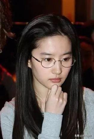 王力宏夸刘亦菲，刘亦菲素颜又上热搜