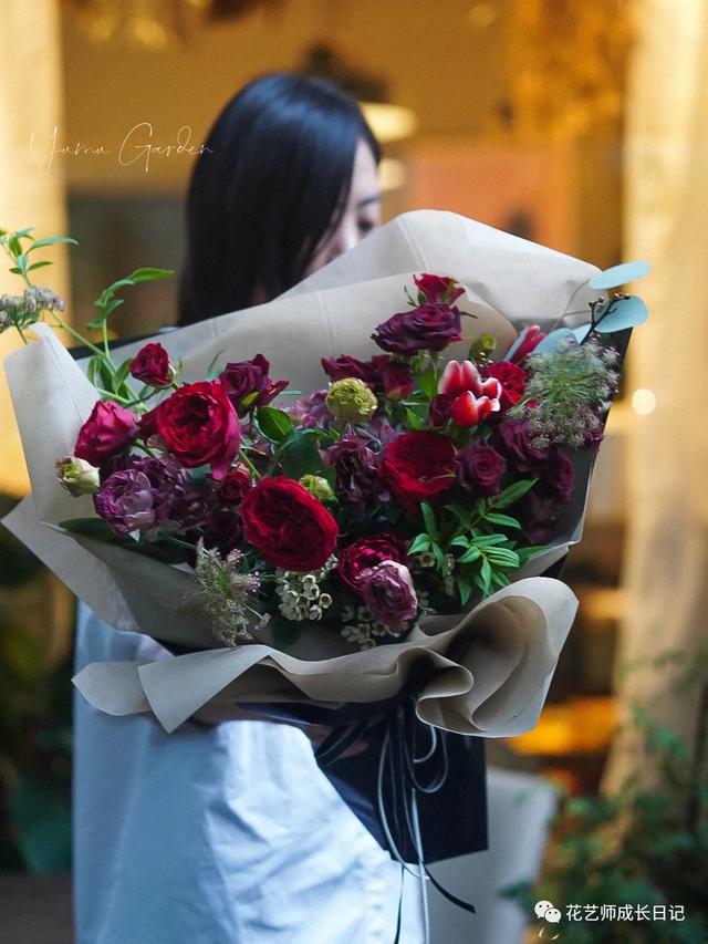 复古香槟色玫瑰，52朵香槟色玫瑰