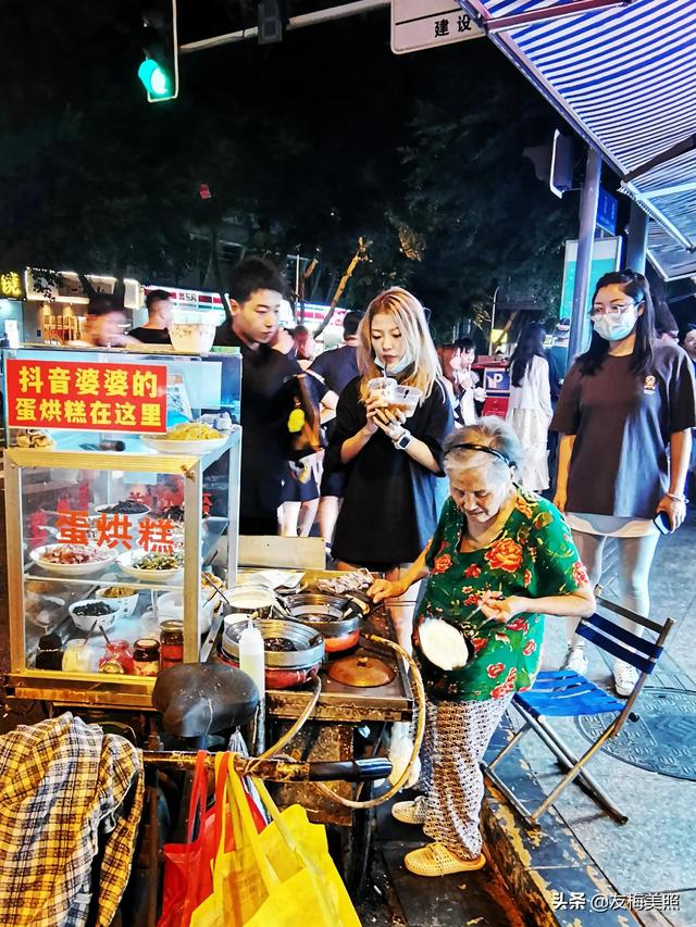 成都小吃街哪里最正宗，成都最有特色的小吃街在哪里