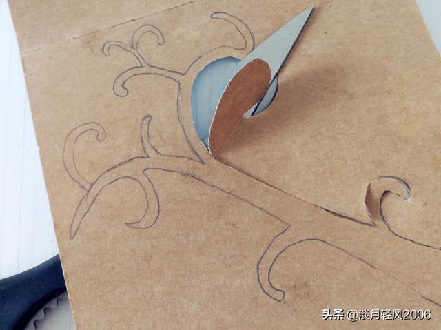 diy手工儿童贴画，带孩子一起用铅笔屑做贴画