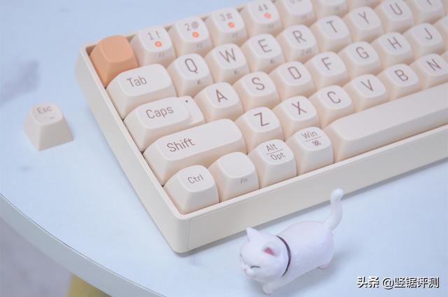 洛斐dot蓝牙机械键盘使用说明，洛斐DOT小黄鸭机械键盘体验