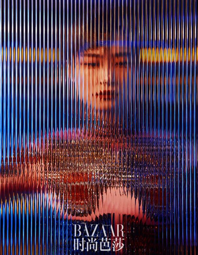 李宇春女装图片，李宇春穿搭卫衣（时尚大片红黑榜）