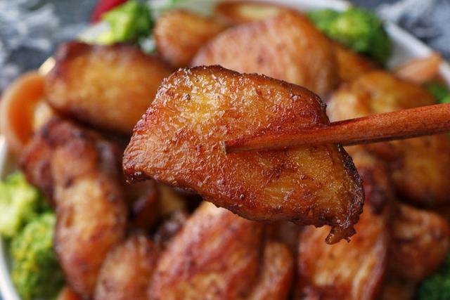 超简单香煎鸡胸肉正宗做法，好吃不胖的低脂鸡胸肉