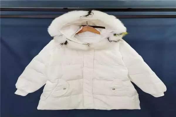 羽绒服钻绒怎么办，刚买的羽绒服里面钻毛怎么办（羽绒服藏了5个“小秘密”）