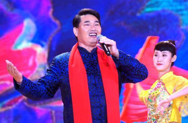 男士正装分类介绍，男士正装究竟该怎样选