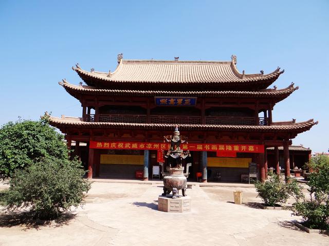 武威雷台汉墓穹窿顶，马踏飞燕横空出世