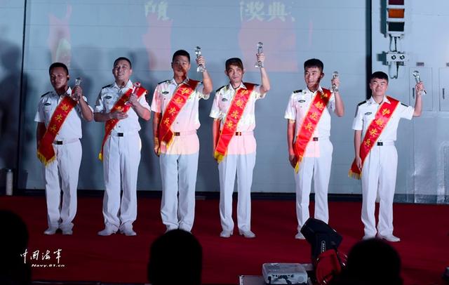 亲历首批亚丁湾护航，亚丁湾护航尖兵
