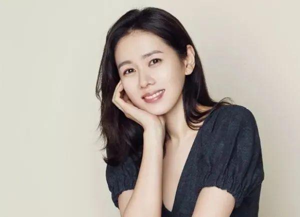 20岁孙艺珍惊艳写真照，选出20岁时最美的三位女演员
