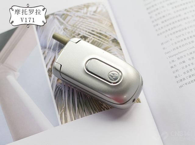 摩托罗拉旋转手机，摩托罗拉v 3翻盖手机（摩托罗拉V系列老机型盘点）