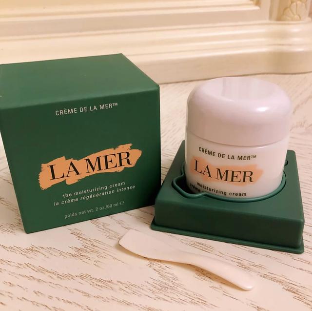 海蓝之谜精华面霜，海蓝之谜面霜和哪些精华搭配（<海蓝之谜>精华面霜系列）