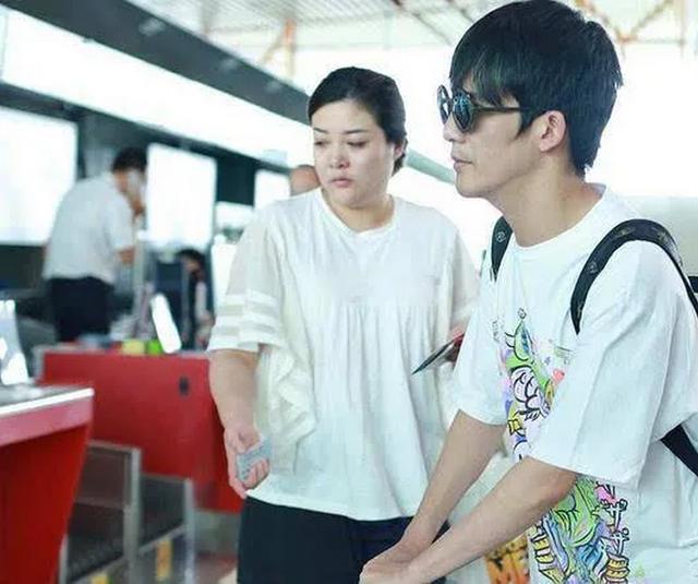 打不過女友，因分手大哭到休克，隱婚5年的大張偉為何拒絕生孩子 娛樂八卦吃瓜 第13张