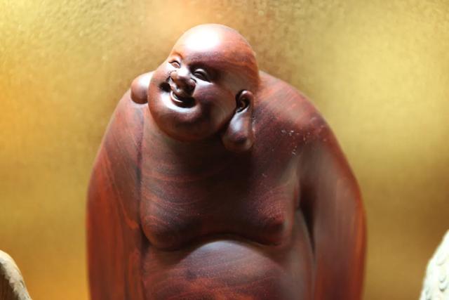 进寺庙的大门不能踩门槛，为什么踩门槛是忌讳