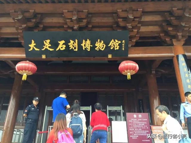 重庆旅游必去景点排名，重庆十佳旅游景点排行榜（重庆十个景点都值得一去）