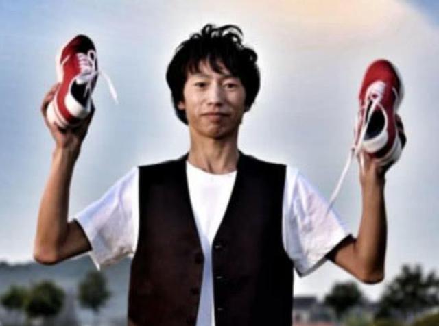 滑板鞋庞麦郎原版哪年的，我的滑板鞋原唱庞麦郎为何家徒四壁住砖房