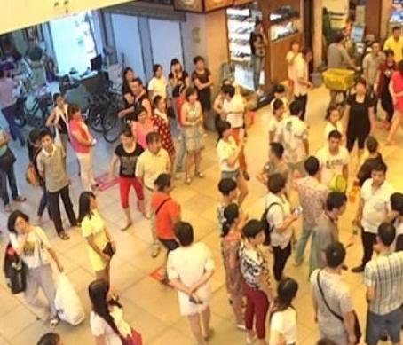 广州牛仔裤批发市场，广州库存尾货批发市场哪里最便宜