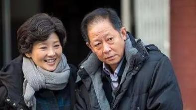 徐帆是怎么认识冯小刚的，为何嫁给了二婚的冯小刚