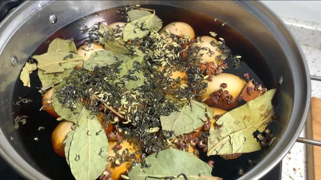怎么煮茶叶蛋入味还嫩，一煮二泡三配料