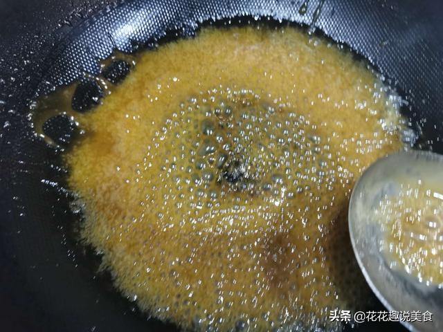 炒糖色用油还是水，炒糖色用油方法