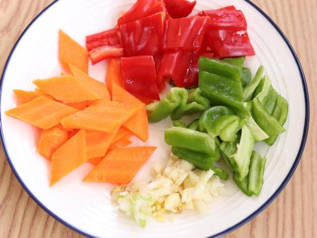 东北溜肉段的做法，东北溜肉段最正宗的做法（东北溜肉段：焦脆鲜香）