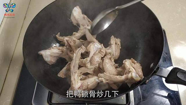 超简单的周黑鸭做法，想吃周黑鸭不用买了